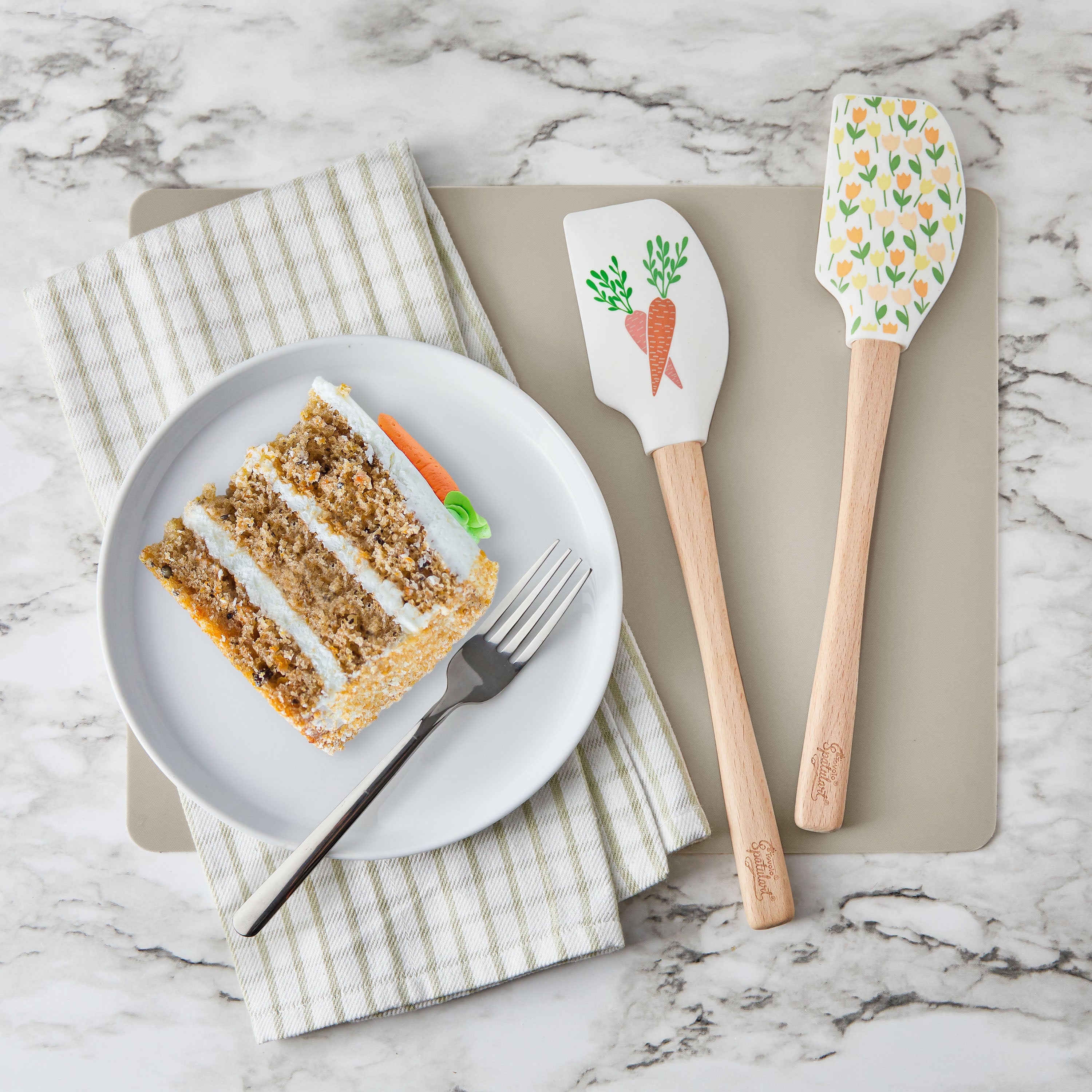 Tovolo Spatulart stěrka s dřevěnou rukojetí vzorovaná