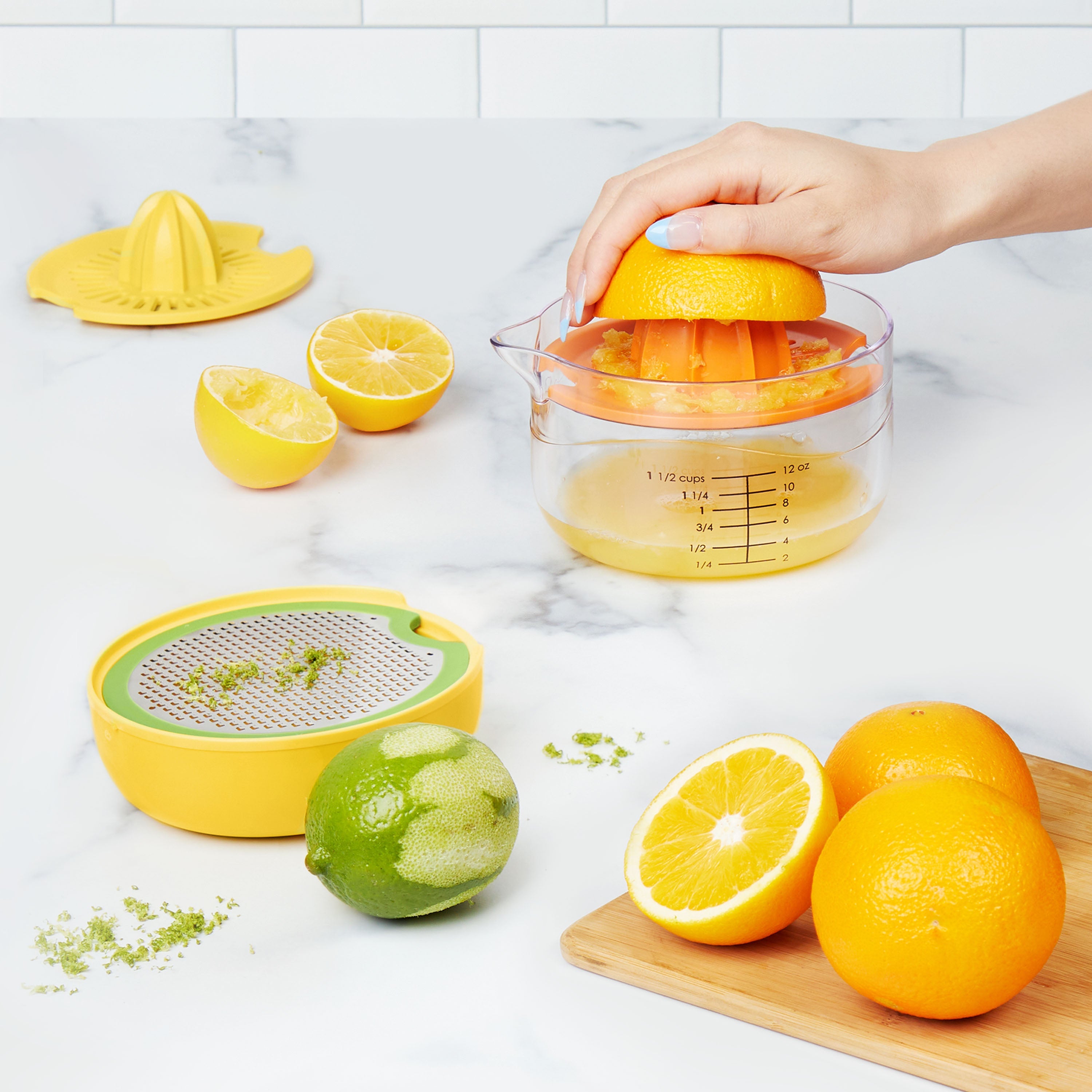 Tovolo All-in-One Juicer lis na citrusy se struhadlem