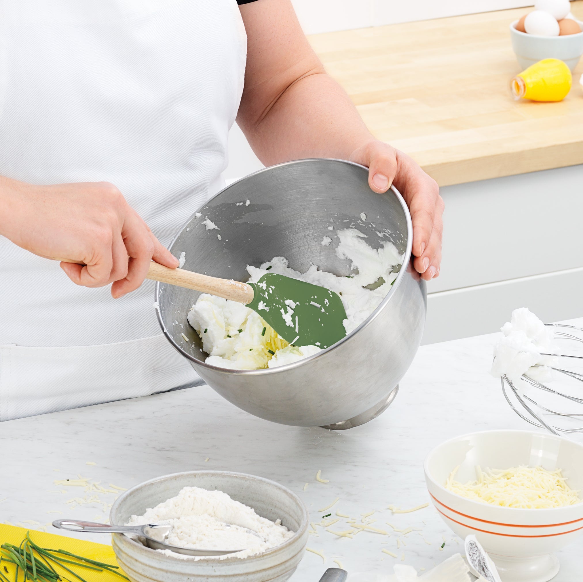 Tovolo Flex-Core stěrka silikonová s dřevěnou rukojetí pesto