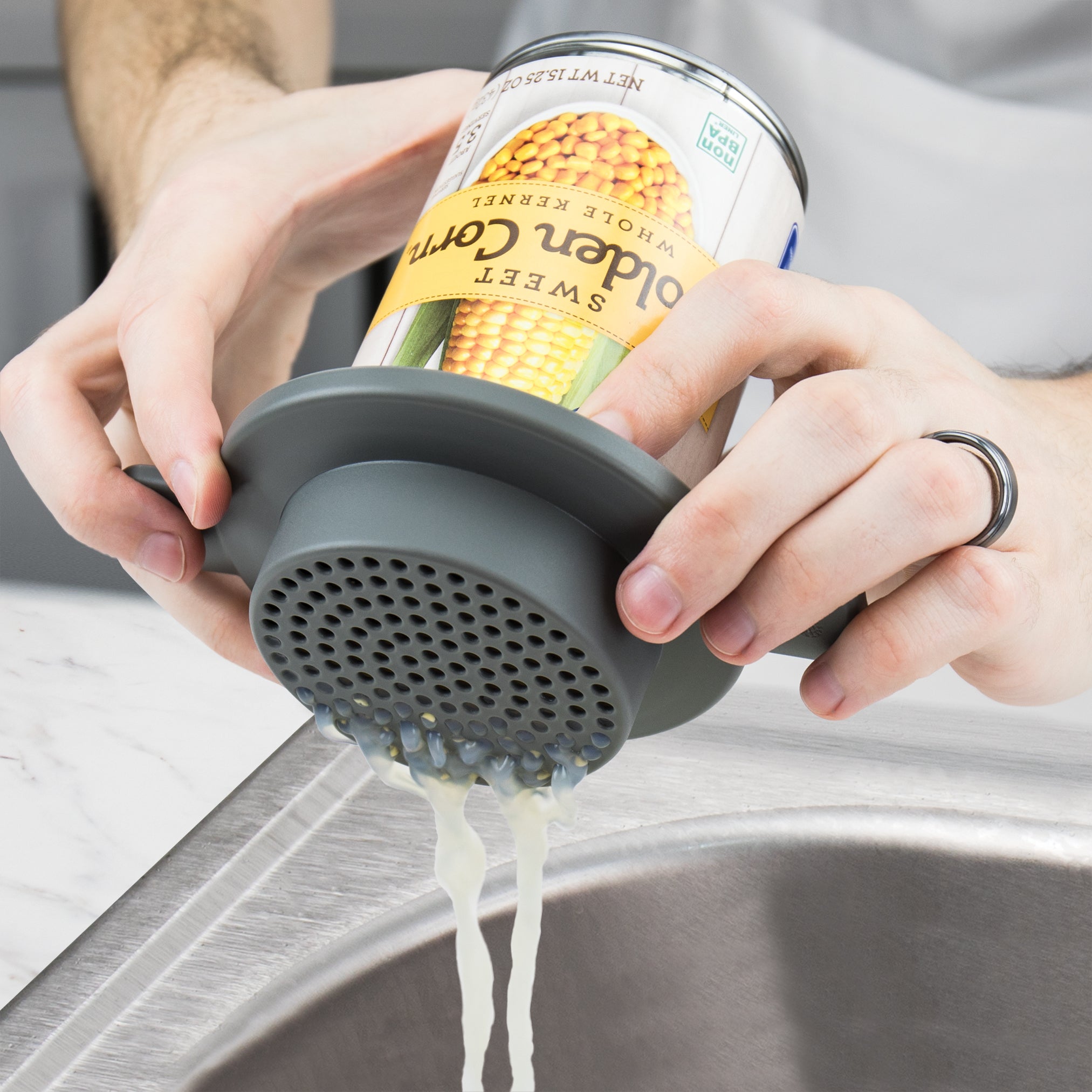 Tovolo Can Do Strainer sítko na plechovky charcoal