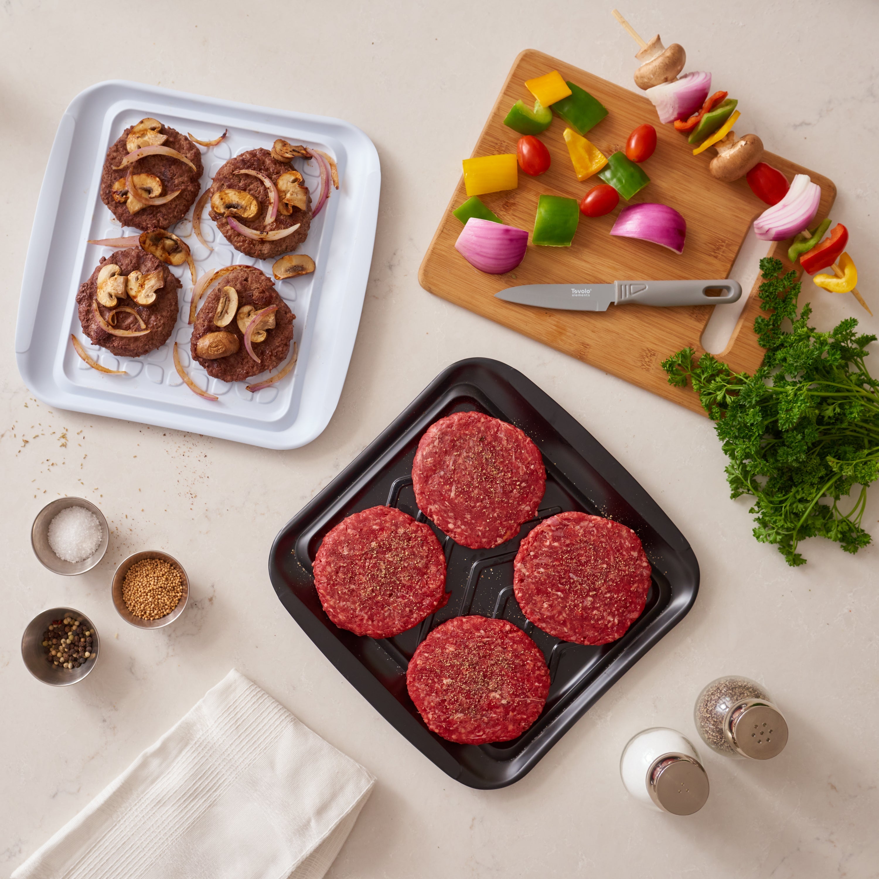 Tovolo Prep and Serve grilovací podnosy sada 2 ks bílá černá
