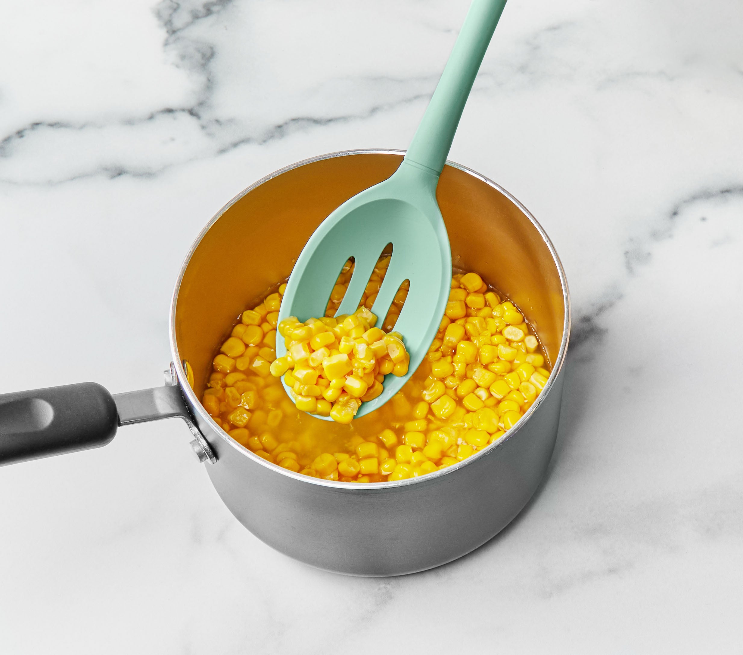 Tovolo Flex-Core Silicone Slotted Deep Spoon děrovaná lžíce